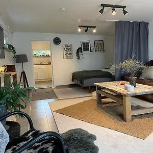 Apartment Cozy Studio With Garden Access, Malmo