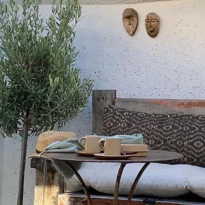 https://la-terrasse-du-pont-jullian-charme-et-calme-dans-le-cur.fr-provencehotel.com